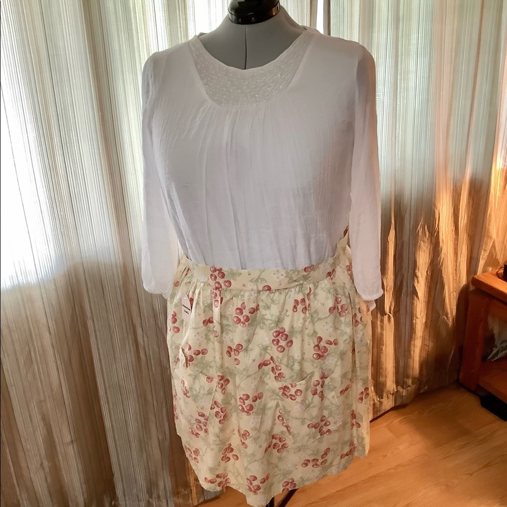 Handmade vintage cotton apron with pockets